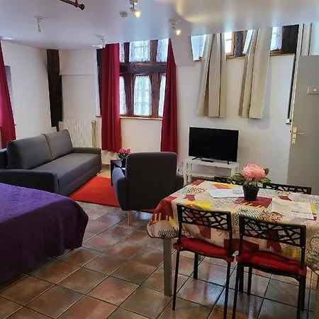 Du Vieux Apartment